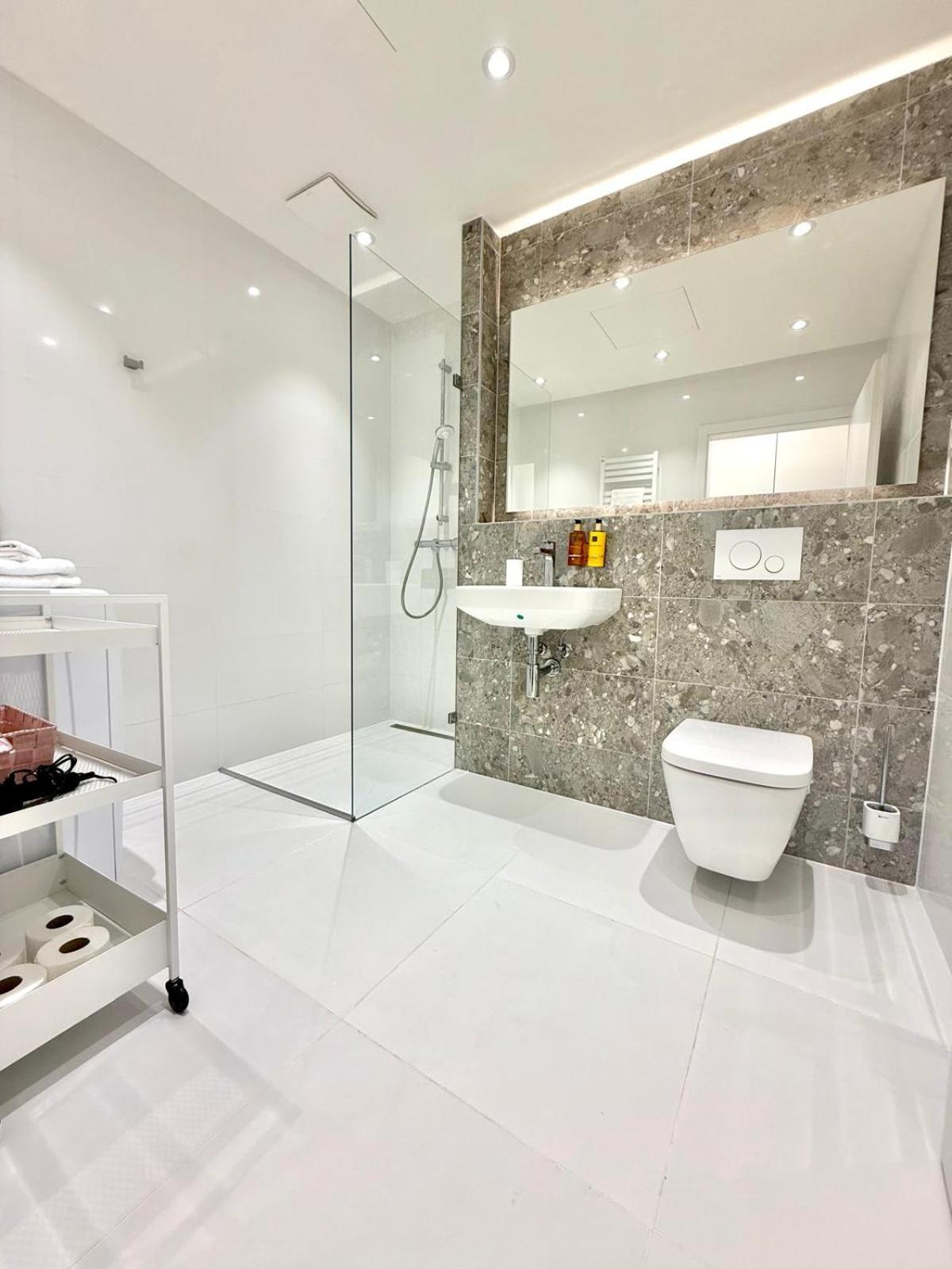 City Relax Apartments With Free Parking, 10 Mins Walk To City Centre Brno Exterior photo